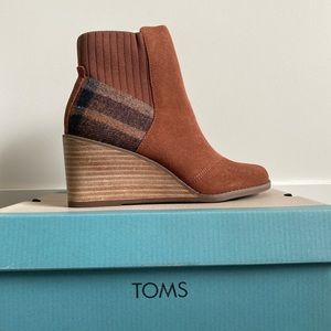 Brand new- TOMS wedge booties boots